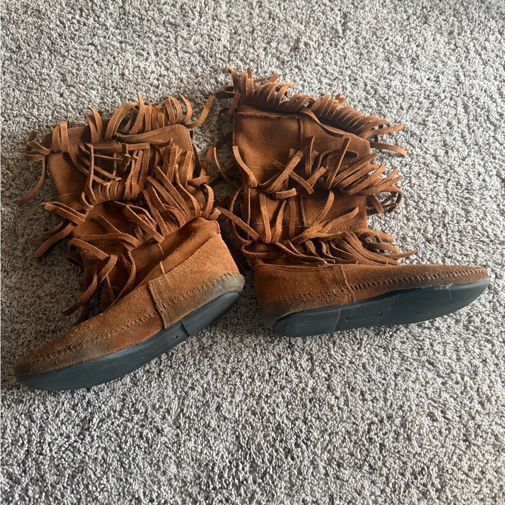 Women’s Brown Fringe Minnetonka Mid-Calf Boots​​​ - Picture 4 of 8